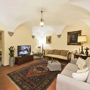 Via Dei Fossi Apartment Florence
